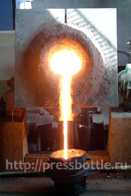 Разливка металла в ковш